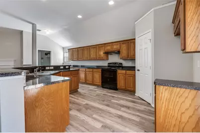 1924 Kingsbrook Trail, Fort Worth, TX 76120 - Photo 7