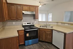 3104 Morning Meadow Ln, Grand Prairie, TX 75052 - Photo 3