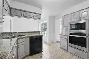 829 Hunters Creek Dr, DeSoto, TX 75115 - Photo 9