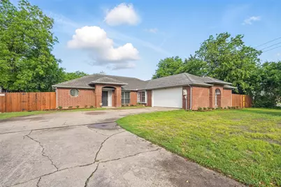 829 Hunters Creek Drive, DeSoto, TX 75115 - Photo 3