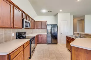 1608 Castle Creek Dr, Little Elm, TX 75068 - Photo 3