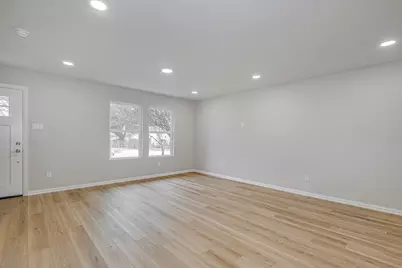 1128 E Broadway Avenue, Fort Worth, TX 76104 - Photo 9