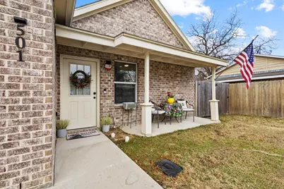 501 E 15th Street, Bonham, TX 75418 - Photo 3