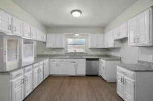 1213 Southridge Dr, Lancaster, TX 75146 - Photo 5