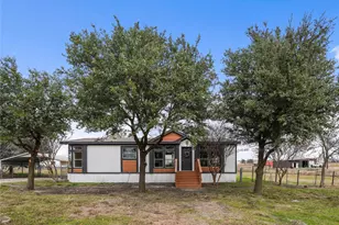 152 Pond Vw Dr, Decatur, TX 76234 - Photo 1