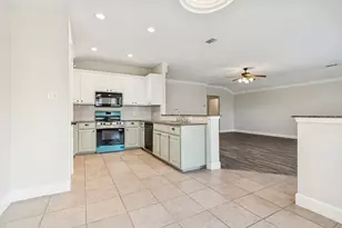 113 Redbud Ln, Weatherford, TX 76086 - Photo 11