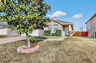 2016 Swenson Ct, Grand Prairie, TX 75052 - Photo 5