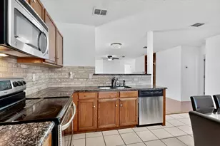 2016 Swenson Ct, Grand Prairie, TX 75052 - Photo 9