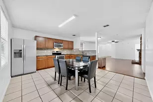 2016 Swenson Ct, Grand Prairie, TX 75052 - Photo 7