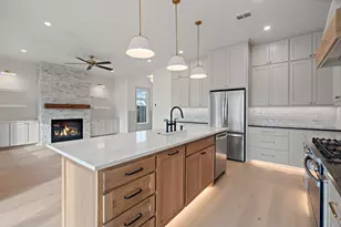 3812 E Port Ridglea Ct, Granbury, TX 76049 - Photo 7