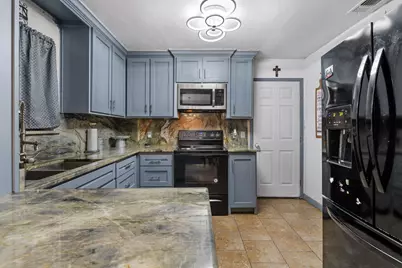 621 Royal Valley Road, Grand Prairie, TX 75052 - Photo 9