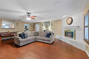 621 Royal Valley Rd, Grand Prairie, TX 75052 - Photo 13