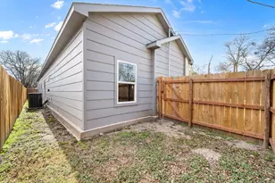 200 Ave B, Ennis, TX 75119 - Photo 23