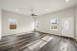 200 Ave B, Ennis, TX 75119 - Photo 11