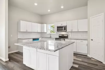 200 Avenue B, Ennis, TX 75119 - Photo 3