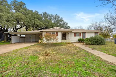 1002 W Woodlawn Street, San Saba, TX 76877 - Photo 1