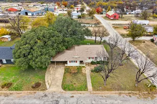 1002 W Woodlawn St, San Saba, TX 76877 - Photo 15
