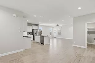 1905 Jackson St, Cleburne, TX 76033 - Photo 3