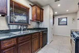 4146 Victoria St, Irving, TX 75062 - Photo 9