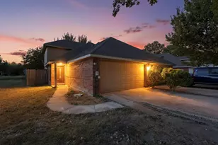 2760 Pike Dr, Lancaster, TX 75134 - Photo 1