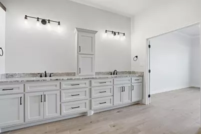 6002 Oakwood Court, Granbury, TX 76049 - Photo 25