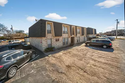 705 E Worth Street, Grapevine, TX 76051 - Photo 5