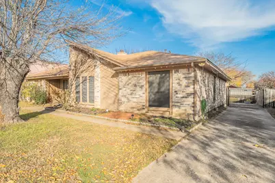 808 Blessing Creek Drive, Euless, TX 76039 - Photo 3