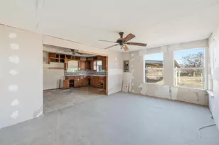 604 S Spears St, Alvarado, TX 76009 - Photo 5