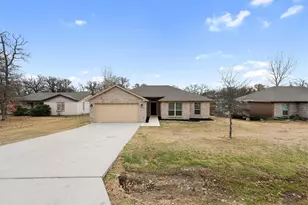 1627 Tanglewood Dr, Azle, TX 76020 - Photo 3