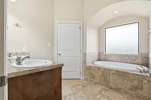 3202 Bowie St, Granbury, TX 76049 - Photo 11