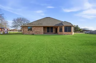 3202 Bowie St, Granbury, TX 76049 - Photo 35