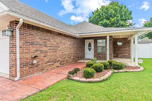 105 Sunglow Loop, Red Oak, TX 75154 - Photo 3