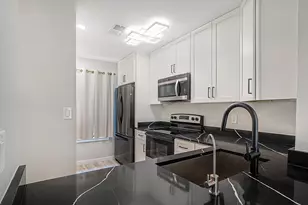 618 W Collins St, Denton, TX 76201 - Photo 9