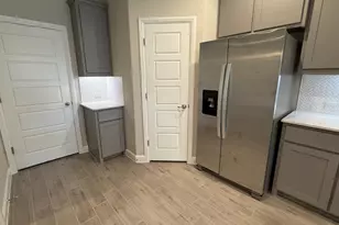 1918 Jackson St, Cleburne, TX 76033 - Photo 3