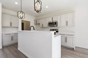 609 W Washington Ave, Whitney, TX 76692 - Photo 13