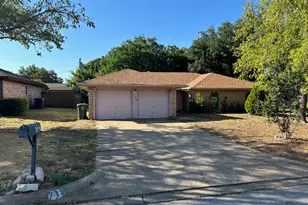 733 Toni Dr, Hurst, TX 76054 - Photo 1