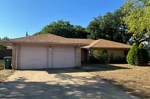 733 Toni Dr, Hurst, TX 76054 - Photo 3