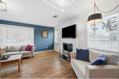 2129 Cardinal Lane, Fort Worth, TX 76111 - Photo 5