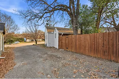 2129 Cardinal Lane, Fort Worth, TX 76111 - Photo 31