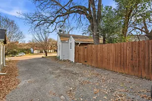 2129 Cardinal Ln, Fort Worth, TX 76111 - Photo 31