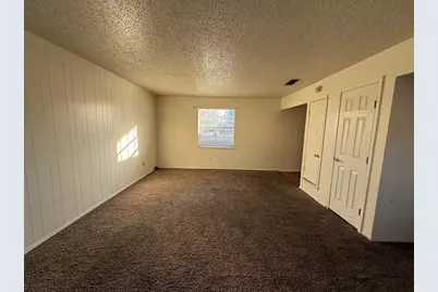 1021 Pleasant Valley Lane, Arlington, TX 76015 - Photo 3