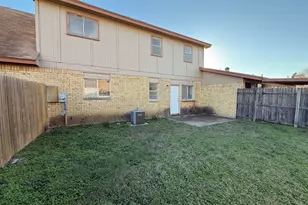 1021 Pleasant Valley Ln, Arlington, TX 76015 - Photo 17
