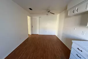 1021 Pleasant Valley Ln, Arlington, TX 76015 - Photo 5