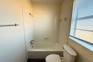 1021 Pleasant Valley Ln, Arlington, TX 76015 - Photo 9