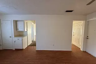 1021 Pleasant Valley Ln, Arlington, TX 76015 - Photo 9