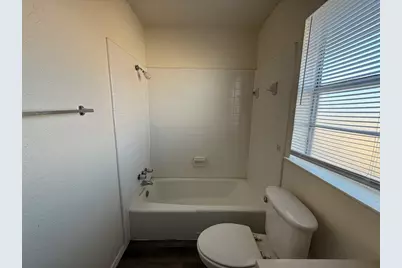 1021 Pleasant Valley Lane, Arlington, TX 76015 - Photo 17