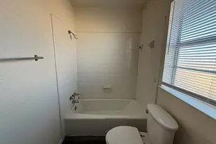 1021 Pleasant Valley Ln, Arlington, TX 76015 - Photo 17