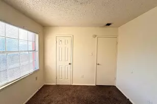 1021 Pleasant Valley Ln, Arlington, TX 76015 - Photo 11