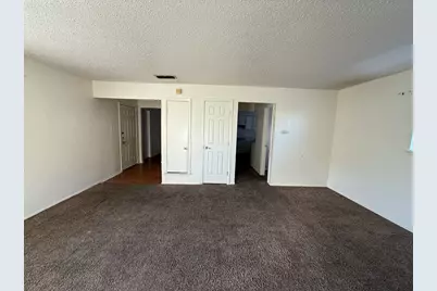 1021 Pleasant Valley Lane, Arlington, TX 76015 - Photo 5