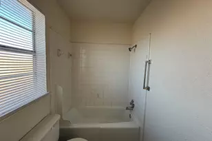 1021 Pleasant Valley Ln, Arlington, TX 76015 - Photo 13